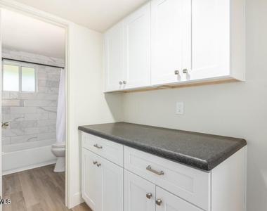 6043 W Laurie Lane - Photo Thumbnail 7