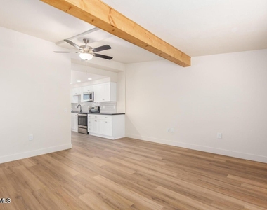 6043 W Laurie Lane - Photo Thumbnail 11