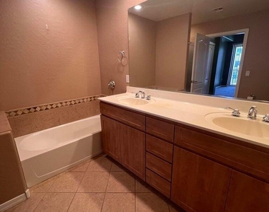 17 W Vernon Avenue - Photo Thumbnail 20