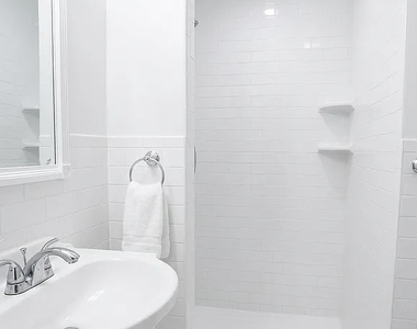527 West 48th Street - Photo Thumbnail 2