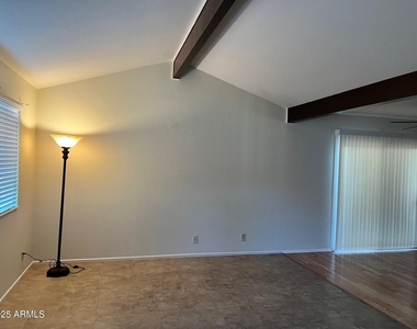 6604 S Lakeshore Drive - Photo Thumbnail 3