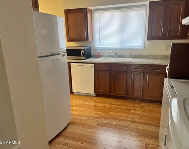6604 S Lakeshore Drive - Photo Thumbnail 4