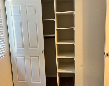 6604 S Lakeshore Drive - Photo Thumbnail 11
