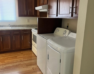 6604 S Lakeshore Drive - Photo Thumbnail 7
