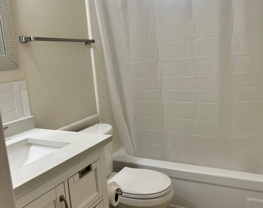 6604 S Lakeshore Drive - Photo Thumbnail 15