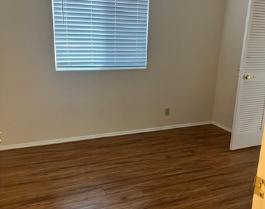 6604 S Lakeshore Drive - Photo Thumbnail 18