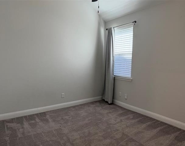 482 Prairie View Drive - Photo Thumbnail 20