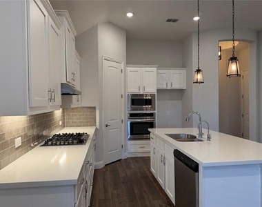 482 Prairie View Drive - Photo Thumbnail 6