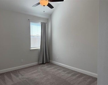 482 Prairie View Drive - Photo Thumbnail 15