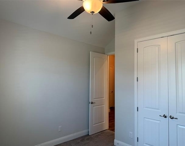482 Prairie View Drive - Photo Thumbnail 3