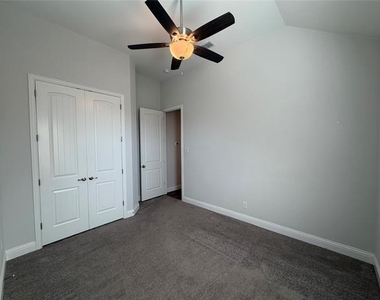 482 Prairie View Drive - Photo Thumbnail 17