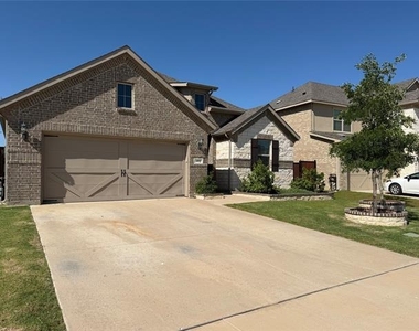 482 Prairie View Drive - Photo Thumbnail 1