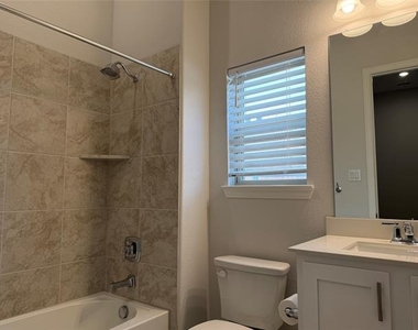 482 Prairie View Drive - Photo Thumbnail 4