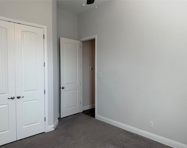 482 Prairie View Drive - Photo Thumbnail 16