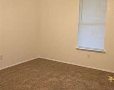 210 E Witt Street - Photo Thumbnail 10