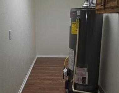 210 E Witt Street - Photo Thumbnail 5