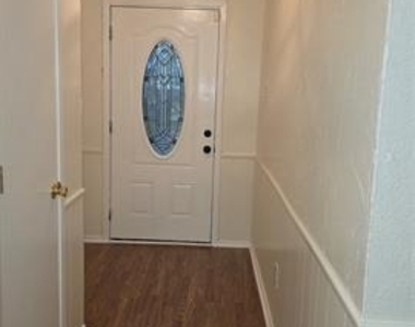 210 E Witt Street - Photo Thumbnail 6