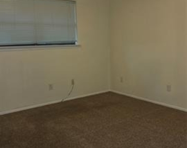 210 E Witt Street - Photo Thumbnail 12