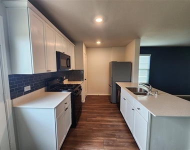 14428 Cloudview Way - Photo Thumbnail 13