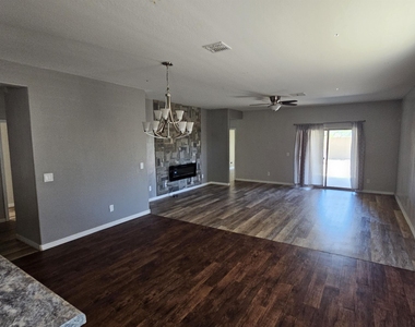 8223 W Pueblo Avenue - Photo Thumbnail 4