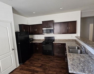 8223 W Pueblo Avenue - Photo Thumbnail 3