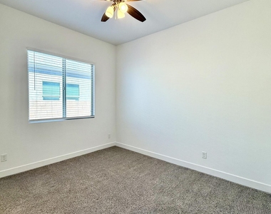3824 E Fiesta Flower Lane - Photo Thumbnail 30