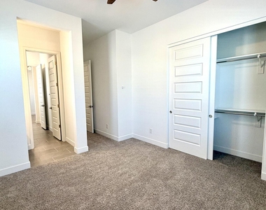 3824 E Fiesta Flower Lane - Photo Thumbnail 37