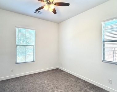 3824 E Fiesta Flower Lane - Photo Thumbnail 36