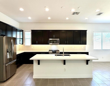 3824 E Fiesta Flower Lane - Photo Thumbnail 9