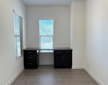 3824 E Fiesta Flower Lane - Photo Thumbnail 40