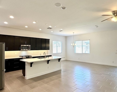 3824 E Fiesta Flower Lane - Photo Thumbnail 13