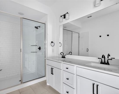7613 Reis Lane - Photo Thumbnail 15