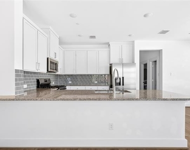 7613 Reis Lane - Photo Thumbnail 6
