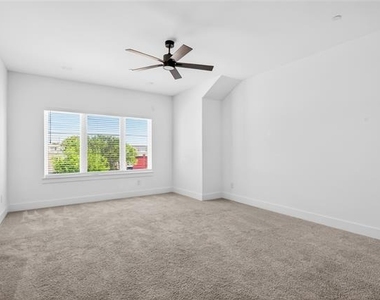 7613 Reis Lane - Photo Thumbnail 13