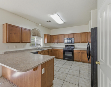 2524 S 89th Lane - Photo Thumbnail 12