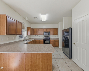 2524 S 89th Lane - Photo Thumbnail 13