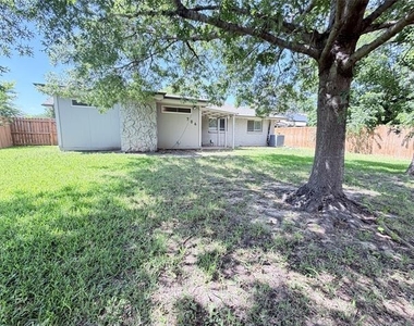 706 Jamestown Drive - Photo Thumbnail 27