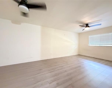 706 Jamestown Drive - Photo Thumbnail 19