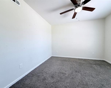 706 Jamestown Drive - Photo Thumbnail 12