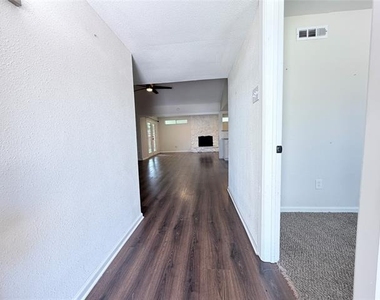 706 Jamestown Drive - Photo Thumbnail 2