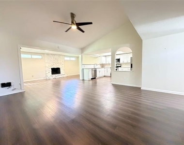 706 Jamestown Drive - Photo Thumbnail 4