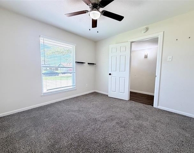 706 Jamestown Drive - Photo Thumbnail 14