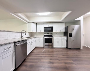 706 Jamestown Drive - Photo Thumbnail 8