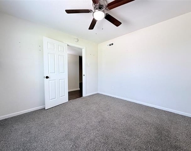 706 Jamestown Drive - Photo Thumbnail 13