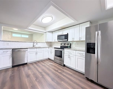 706 Jamestown Drive - Photo Thumbnail 9