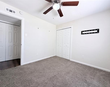 706 Jamestown Drive - Photo Thumbnail 11