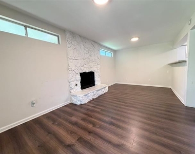 706 Jamestown Drive - Photo Thumbnail 6