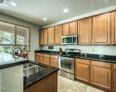957 E Wimpole Avenue - Photo Thumbnail 5