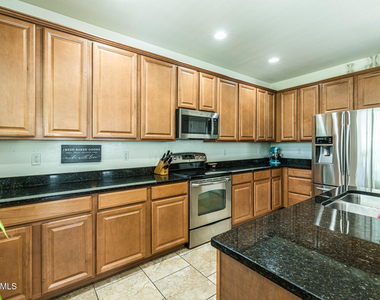 957 E Wimpole Avenue - Photo Thumbnail 4