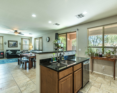957 E Wimpole Avenue - Photo Thumbnail 6